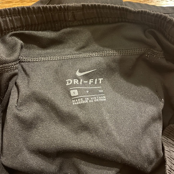 nike women’s dri fit black shorts - Picture 4 of 4